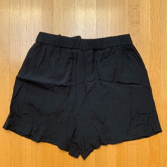 DYNAMITE Sally Flowy Belted Short - black - Style No. 0605870 - Picture 4 of 11